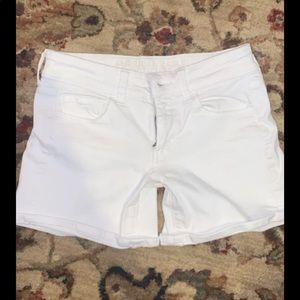 White American Eagle Midi shorts